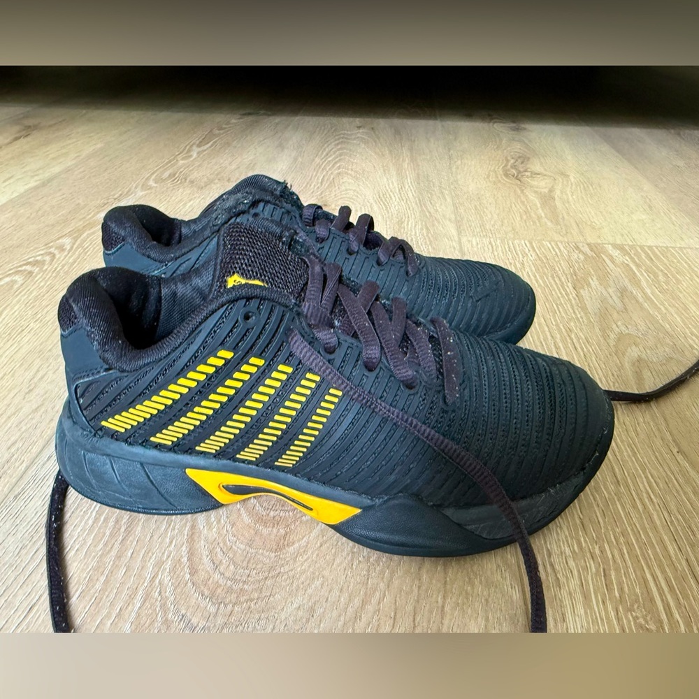 Kids tennis shoes k-swiss